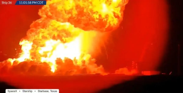 华盛通 发动机刚刚点火 “星舰”发生巨大爆炸 火球冲上天空